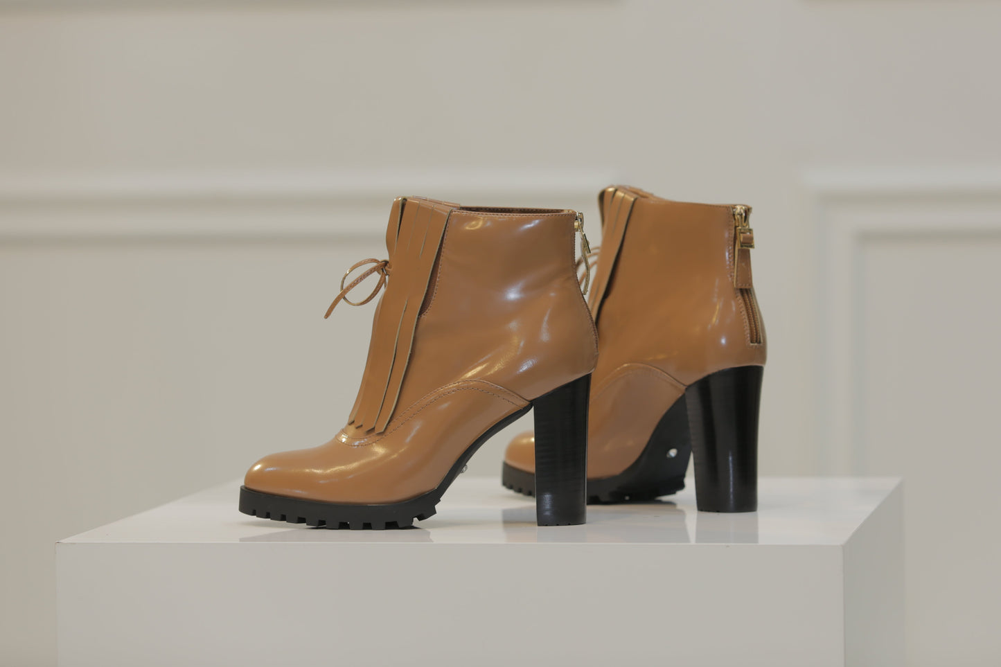 Glossy Caramel Fringe boots 90