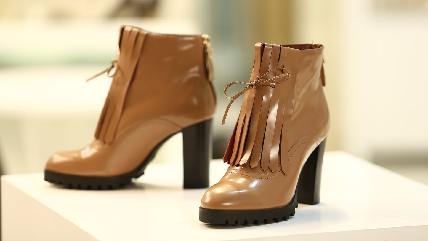 Glossy Caramel Fringe boots 90