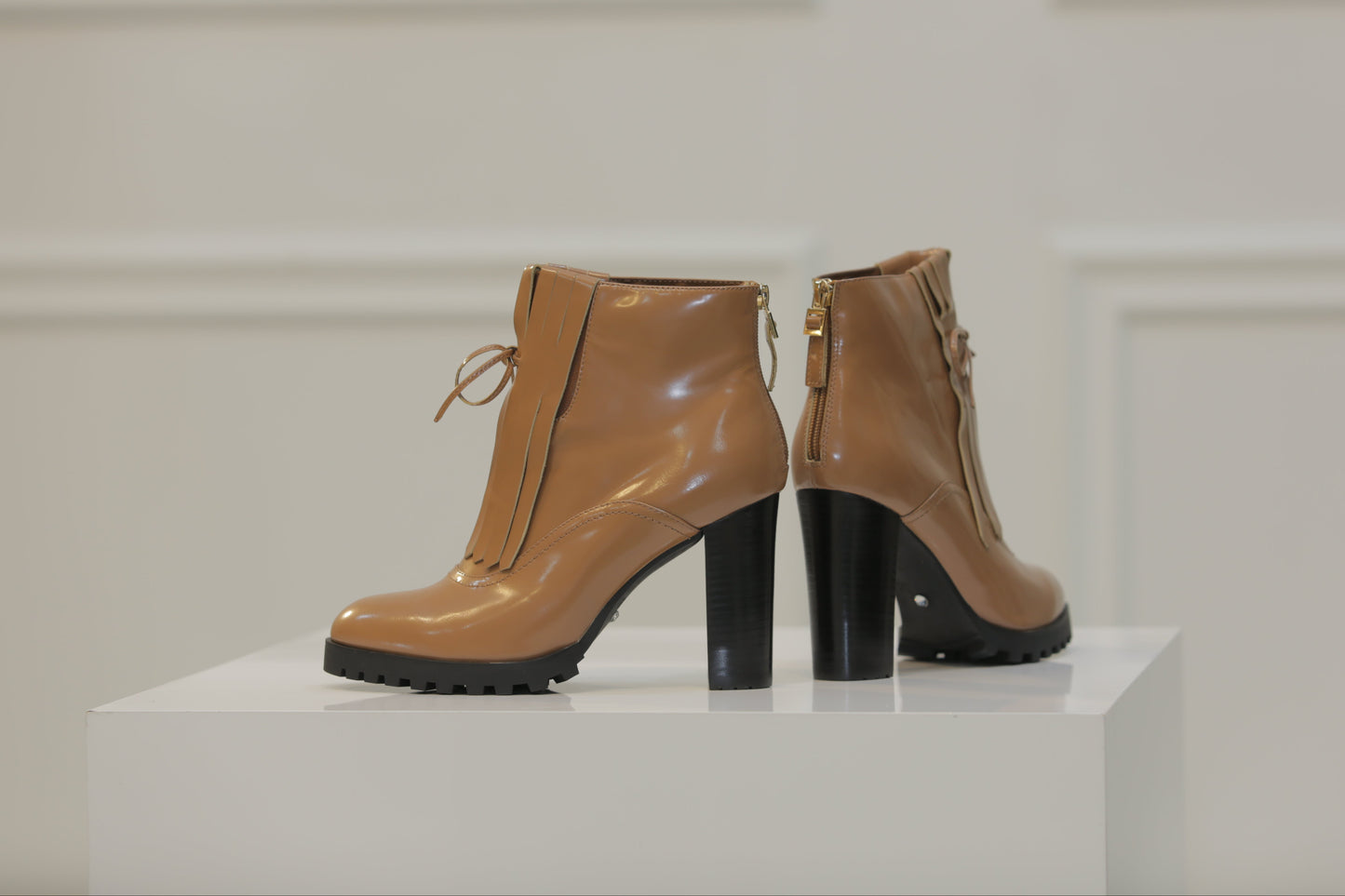 Glossy Caramel Fringe boots 90